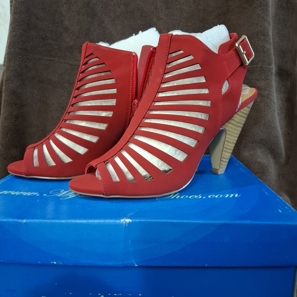 Delicious Red Strappy Cutout Peep-Toe Heels with Side Zip - Picture 3 of 4